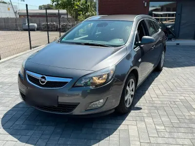 Gebraucht Opel Astra 120 PS (88 kW) 2011 Braun Kombi