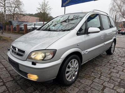 Grau Gebraucht 2004 Opel Zafira Van / Kleinbus | 1.799 € (Fairer Preis)