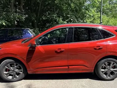 Gebraucht Ford Kuga 152 PS (111 kW) 2023 Rot SUV