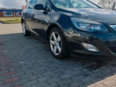 Gebraucht Opel Astra 130 PS (95 kW) 2012 Schwarz Kombi