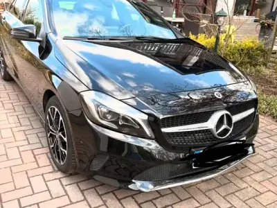Gebraucht Mercedes A180 122 PS (89 kW) 2017 Schwarz Kleinwagen