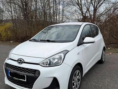 Gebraucht Hyundai i10 Trend 67 PS (49 kW) 2017 Weiß Kleinwagen