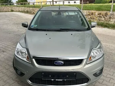 Gebraucht Ford Focus Ghia 101 PS (74 kW) 2009 Grau Limousine