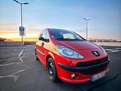 Gebraucht Peugeot 1007 85 PS (62 kW) 2006 Rot Van / Kleinbus