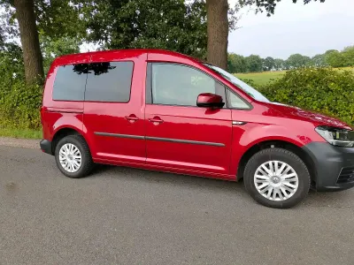 Gebraucht VW Multivan 102 PS (75 kW) 2017 Rot Van / Kleinbus