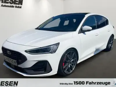 Używany Ford Focus ST 280 KM (205 kW) 2023 Biały Sedan/Limuzyna
