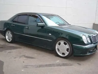 Gebraucht Mercedes E420 Avantgarde 279 PS (205 kW) 1997 Amazonitgruen Limousine