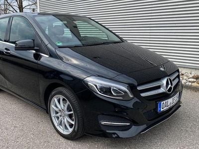 Usado Mercedes B200 Urban 136 HP (100 kW) 2016 Preto Monovolume