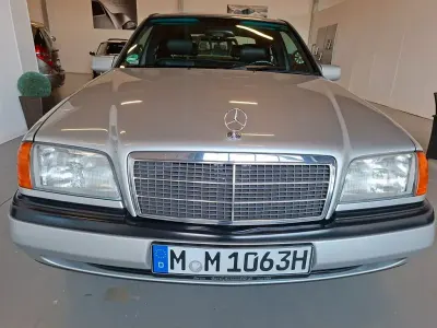 Gebraucht Mercedes C180 122 PS (89 kW) 1995 Silber Limousine