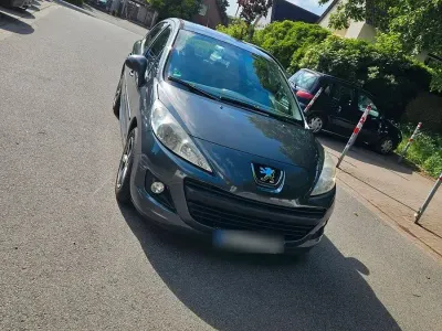 Gebraucht Peugeot 207 95 PS (69 kW) 2009 Grau Limousine