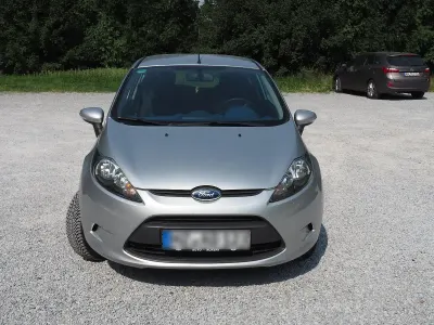 Gebraucht Ford Fiesta 82 PS (60 kW) 2010 Silber Limousine