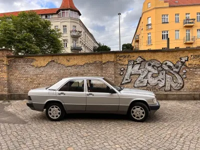 Gebraucht Mercedes 190 118 PS (86 kW) 1984 Silber Limousine
