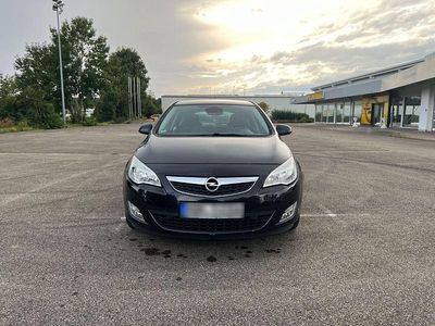Usata Opel Astra 140 CV (102 kW) 2010 Nero Berlina