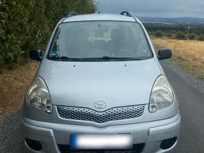 Gebraucht Toyota Yaris 84 PS (61 kW) 2003 Grau Kombi