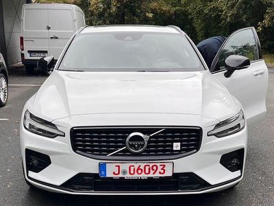 Second-hand Volvo V60 R-Design 190 CP (139 kW) 2021 Alb Break