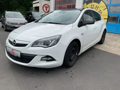 Gebraucht Opel Astra 165 PS (121 kW) 2012 Weiß Limousine