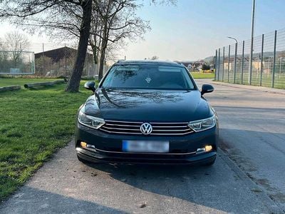 Gebraucht VW Passat 120 PS (88 kW) 2018 Grau Kombi