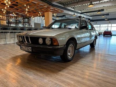 Gebraucht BMW 732 197 PS (144 kW) 1982 Silber Limousine