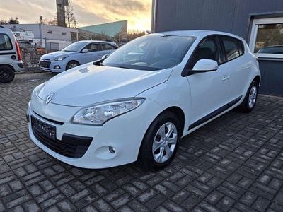 Gebraucht Renault Mégane Authentique 101 PS (74 kW) 2009 Weiß Limousine