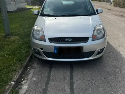 Gebraucht Ford Fiesta 105 PS (77 kW) 2008 Silber Kleinwagen