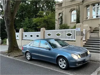 Gebraucht Mercedes E200 163 PS (119 kW) 2003 Blau Limousine