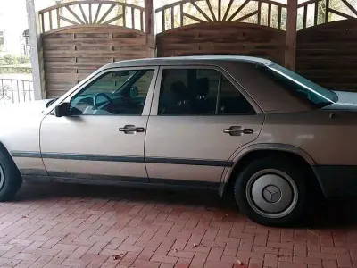 Gebraucht Mercedes 250 160 PS (117 kW) 1988 Limousine