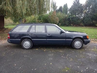 Gebraucht Mercedes E230 132 PS (97 kW) 1991 Blau Kombi