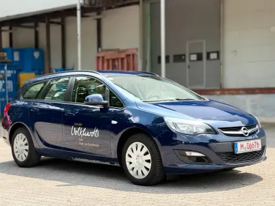 Gebraucht Opel Astra 116 PS (85 kW) 2015 Blau Kombi