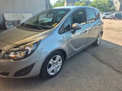 Gebraucht Opel Meriva Innovation 140 PS (102 kW) 2011 Silber Van / Kleinbus
