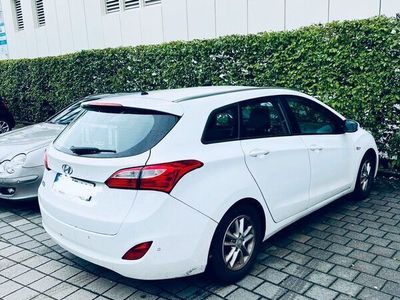 gebraucht Hyundai i30 Kombi 2016 Automatik