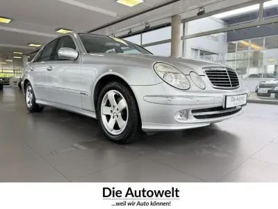 Gebraucht Mercedes E200 163 PS (119 kW) 2003 Brillantsilber Limousine