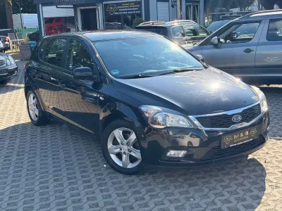 Gebraucht Kia Ceed 90 PS (66 kW) 2011 Schwarz Kleinwagen