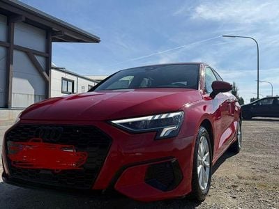Gebraucht Audi A3 Ambiente 150 PS (110 kW) 2021 Rot Limousine