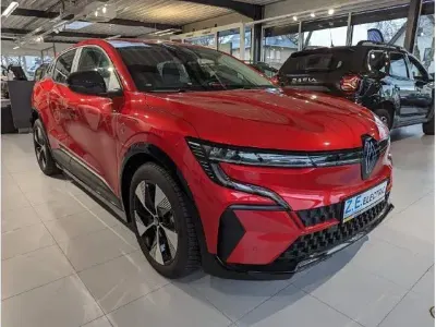 Gebraucht Renault Megane E-Tech Equilibre 96 kW (131 PS) 2023 Rot Limousine
