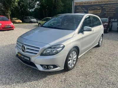 Gebraucht Mercedes B180 122 PS (89 kW) 2012 Silber Van / Kleinbus