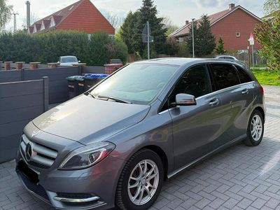 Usata Mercedes B200 Sport 136 CV (100 kW) 2012 Grigio Monovolume