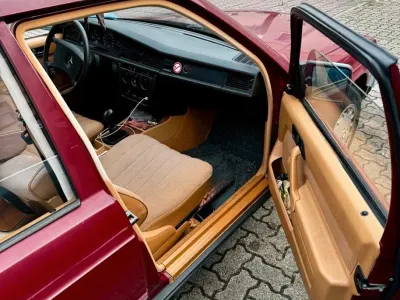 Gebraucht Mercedes 190 122 PS (89 kW) 1984 Rot Limousine