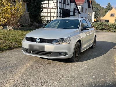 Gebraucht VW Jetta 105 PS (77 kW) 2012 Silber Limousine