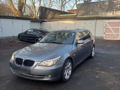 Gebraucht BMW 530 235 PS (172 kW) 2009 Grau Kombi