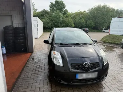 Gebraucht Toyota Yaris 90 PS (66 kW) 2007 Schwarz Kleinwagen