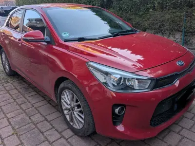 Begagnad Kia Rio DREAM-TEAM Edition 99 HK (72 kW) 2018 Röd Sedan