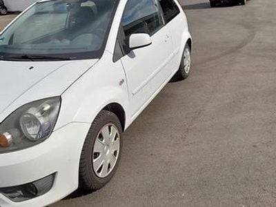 Weiß Gebraucht 2008 Ford Fiesta Kleinwagen | 550 € (Guter Preis)