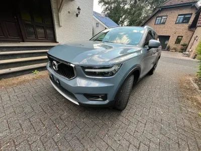 Gebraucht Volvo XC40 Momentum 163 PS (119 kW) 2022 Grau SUV