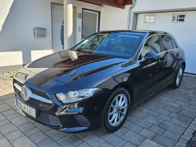 Gebraucht Mercedes A180 116 PS (85 kW) 2019 Schwarz Limousine