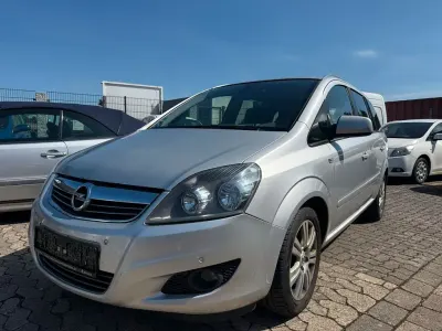 Gebraucht Opel Zafira 125 PS (91 kW) 2012 Silber Van / Kleinbus