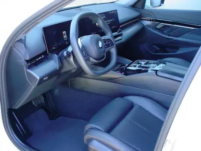 Gebraucht BMW 520 Sport Line 197 PS (144 kW) 2024 Weiß Limousine