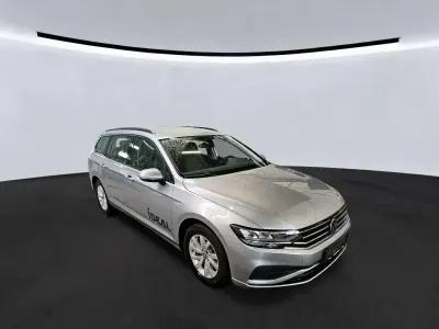 Gebraucht VW Passat 150 PS (110 kW) 2023 Silber Kombi
