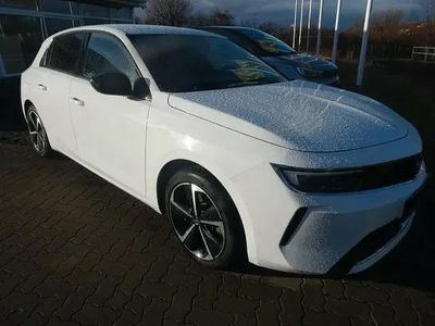 Second-hand Opel Astra Business Edition 181 CP (133 kW) 2022 Alb Hatchback