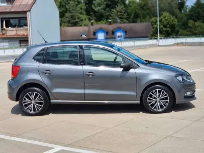 Gebraucht VW Polo Allstar 90 PS (66 kW) 2016 Grau Limousine