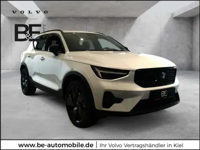 Neu Volvo XC40 Plus 163 PS (119 kW) 2026 Weiß SUV